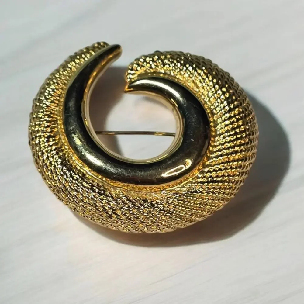 Napier Gold Tone Swirl Brooch Textured Sculptural Retro Jewelry